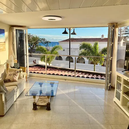 Magaly. Right By The Ocean! Beach! Apartment