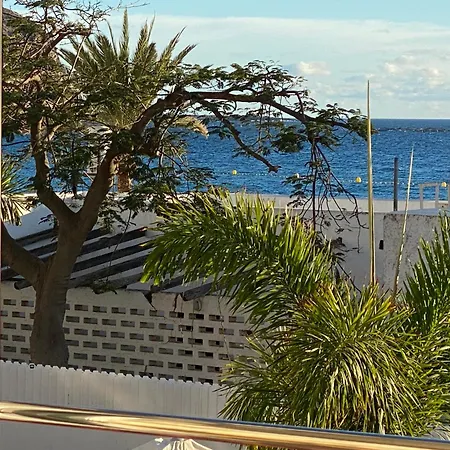 Magaly. Right By The Ocean! Beach! Apartment Arona (Tenerife)