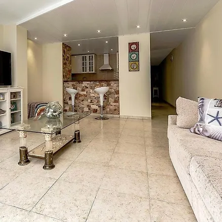 Apartment Magaly. Right By The Ocean! Beach!