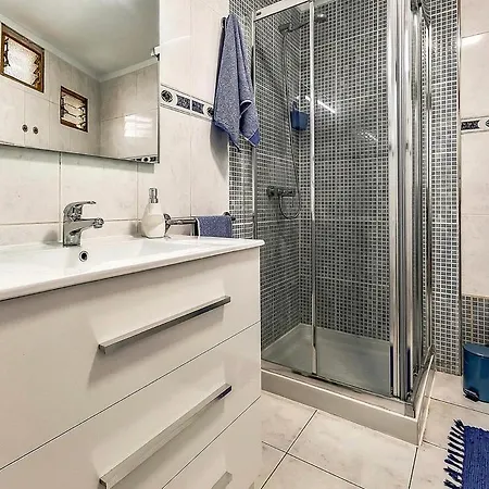 Apartment Magaly. Right By The Ocean! Beach!
