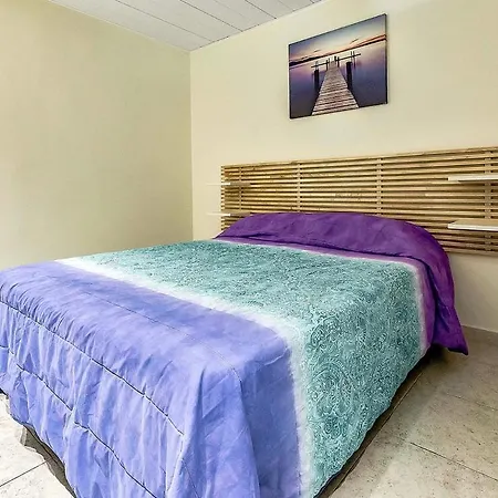Apartment Magaly. Right By The Ocean! Beach! *
