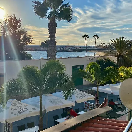 Magaly. Right By The Ocean! Beach! Arona (Tenerife)